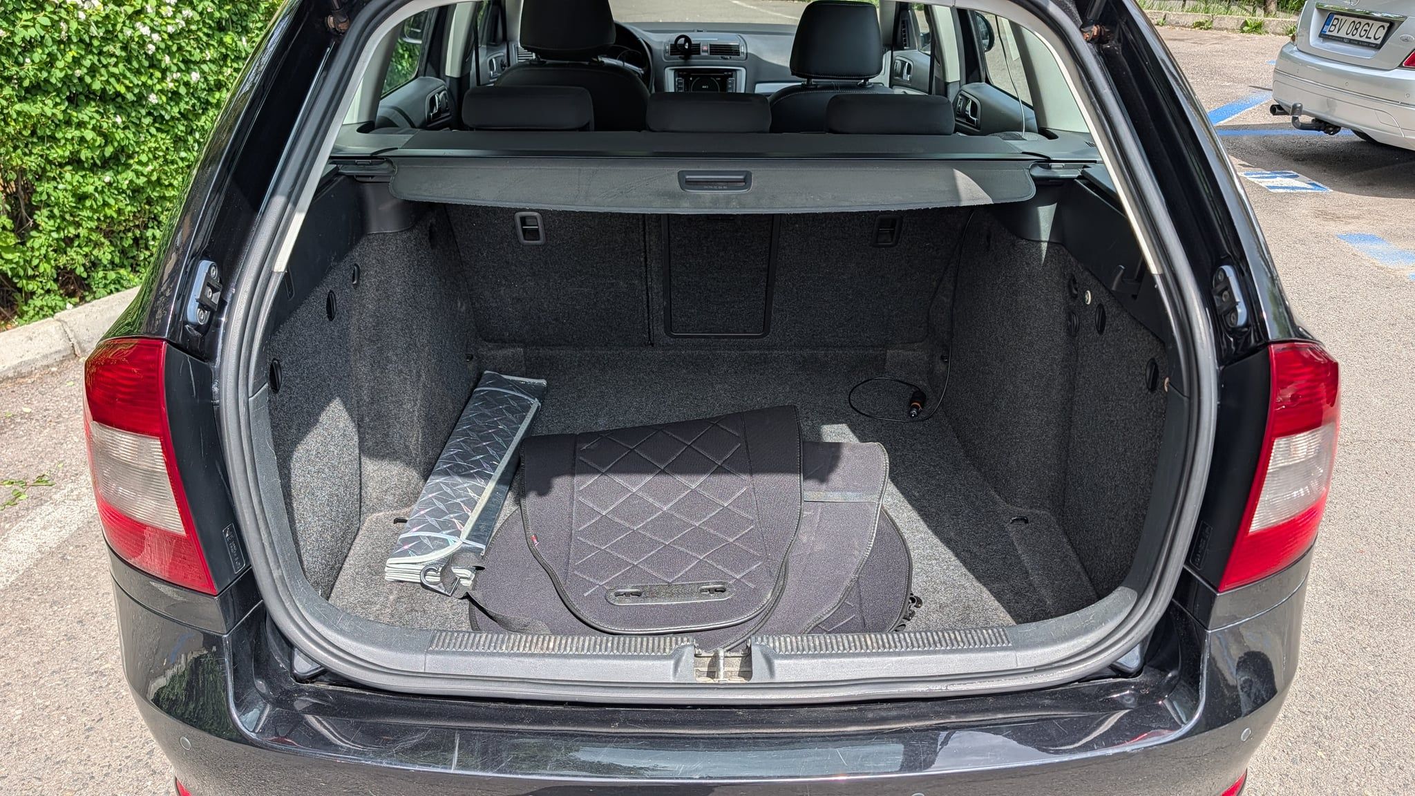 Skoda Octavia 2 FL 2.0 TDI - întreținută, anvelope noi V + I - 6