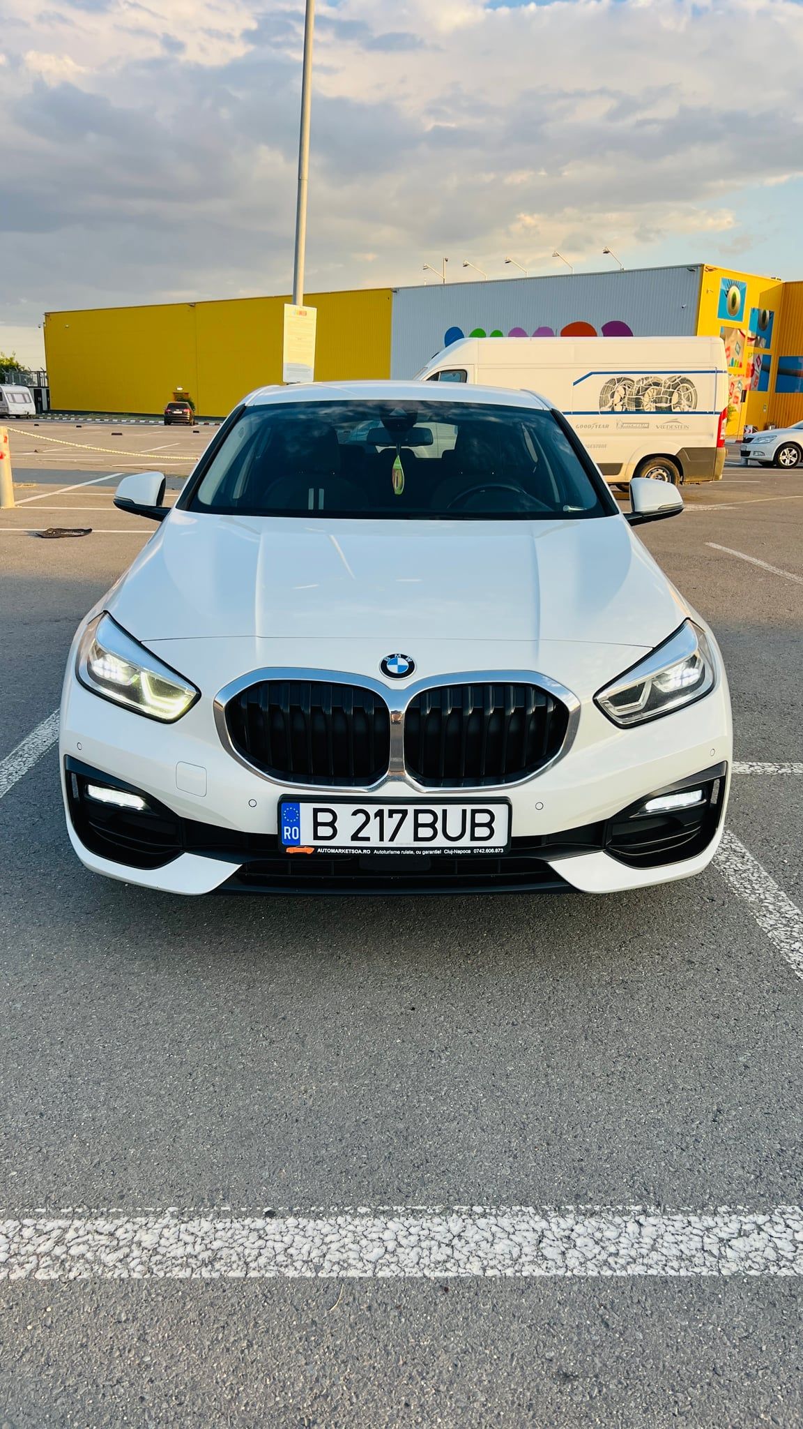 Vând BMW Seria 1 (F40) Sport Line — model 120d, automat, an fabricație 2021.