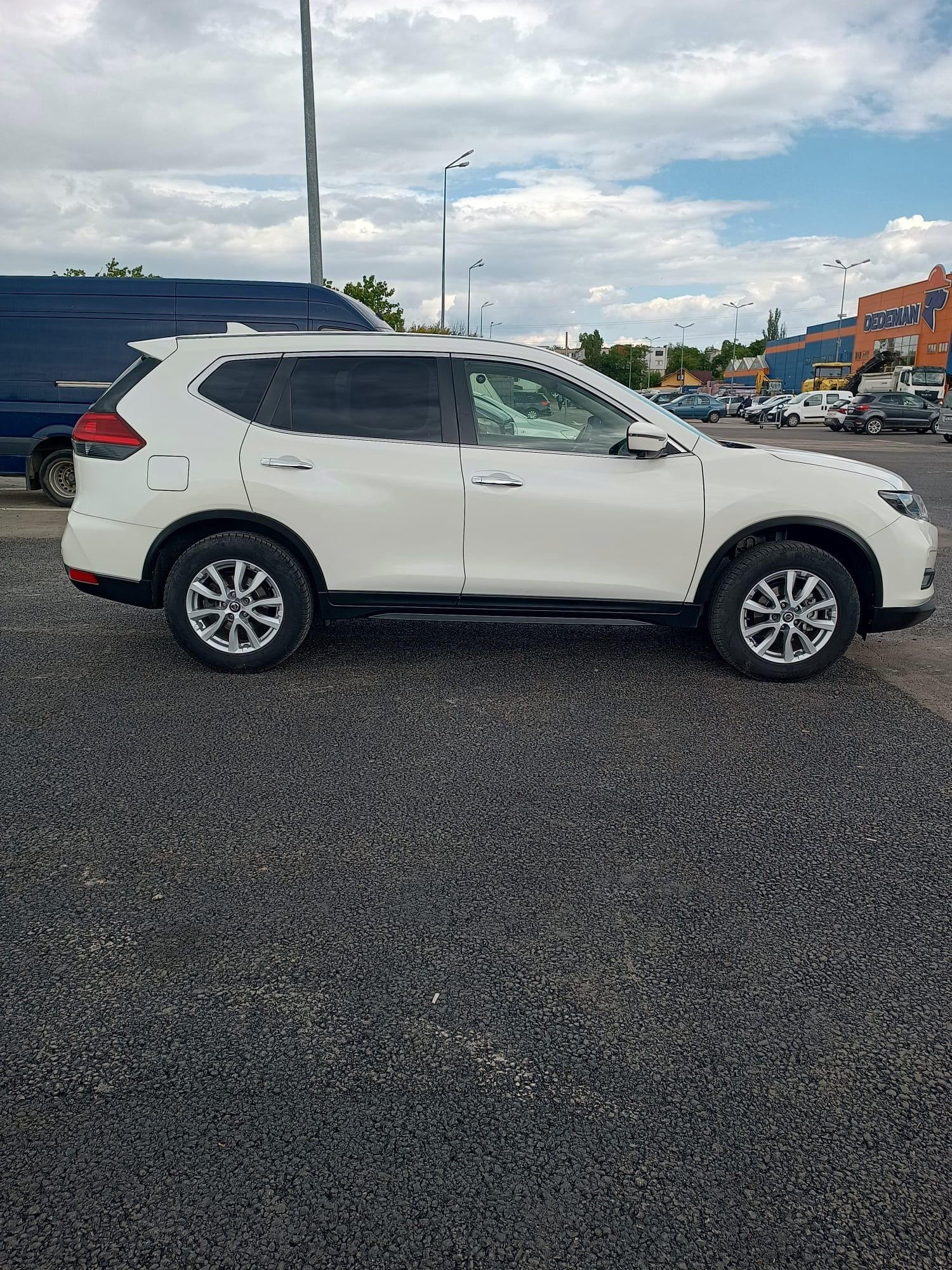 Nissan - 7