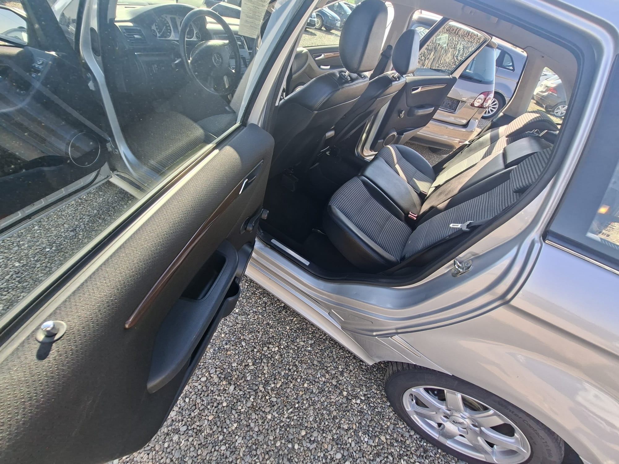 Mercedes  b class  200 - 13