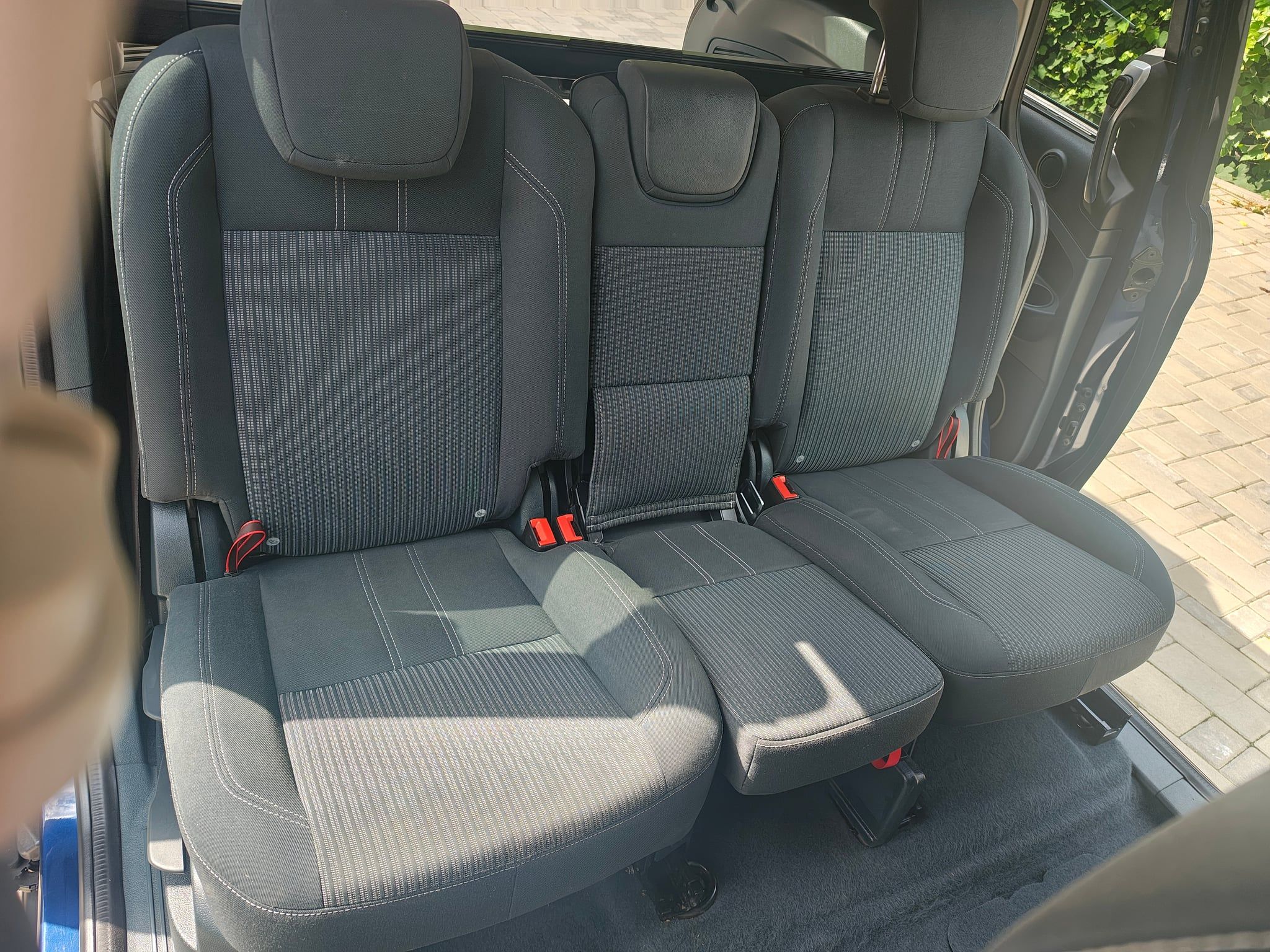 Ford focus grand c-max - 11