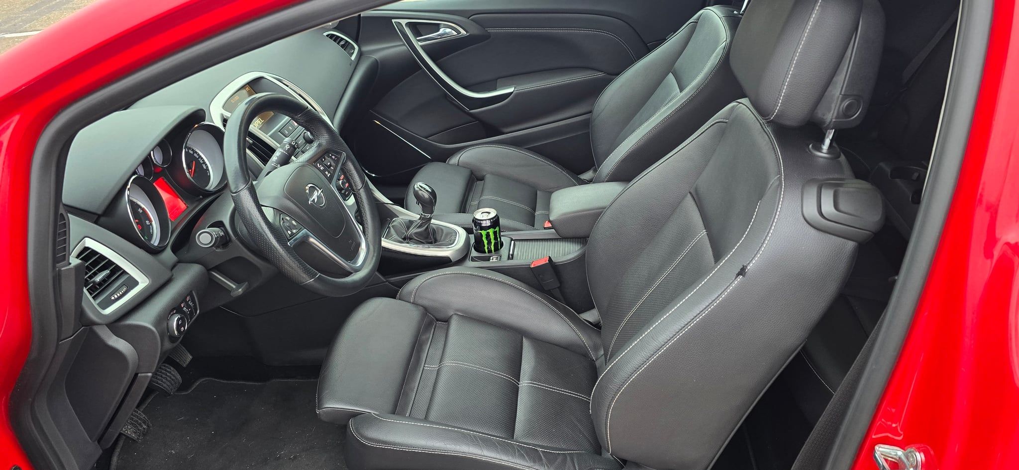 Opel Astra J GTC - 7