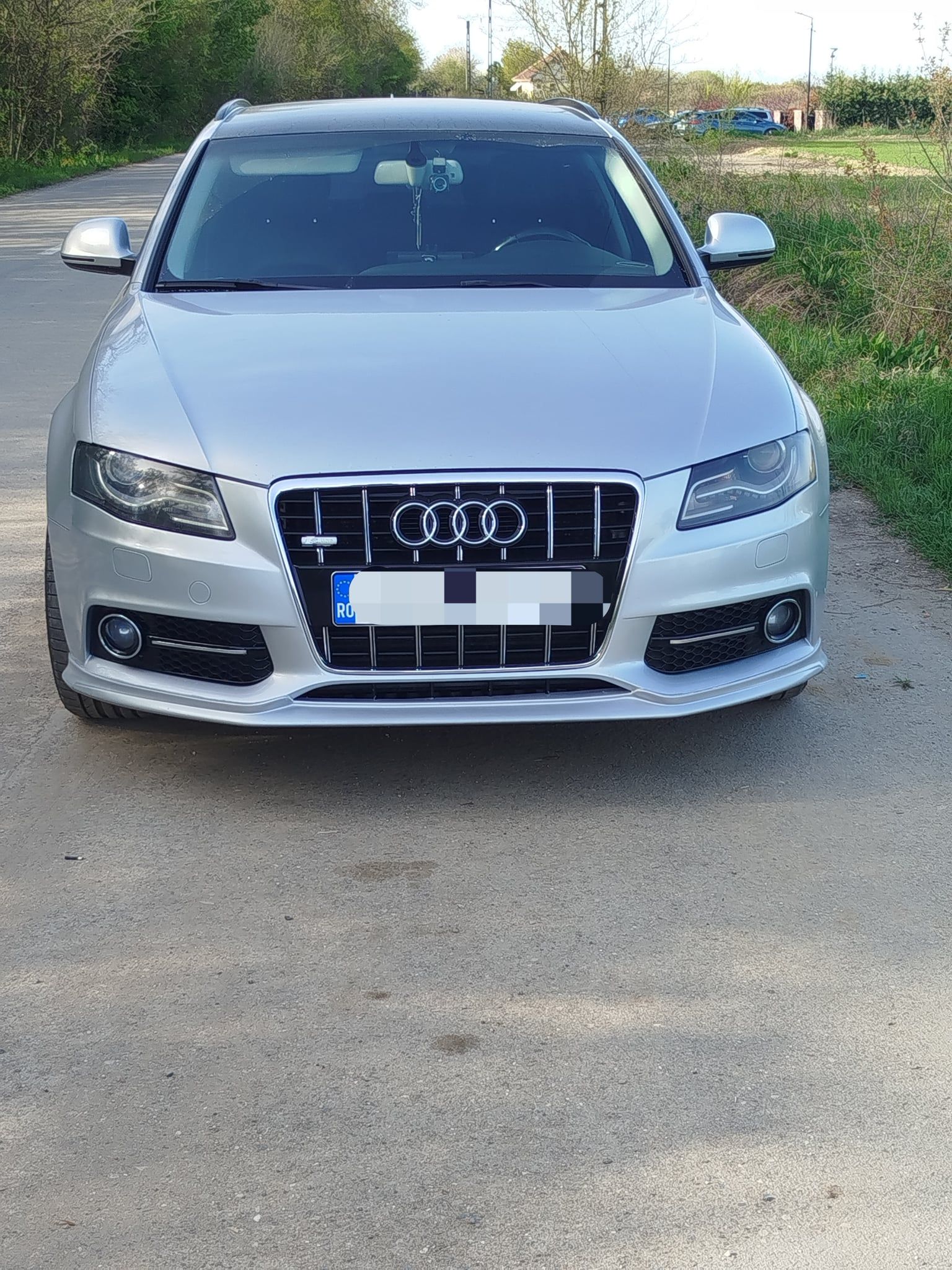 Audi se vinde A4b8 
