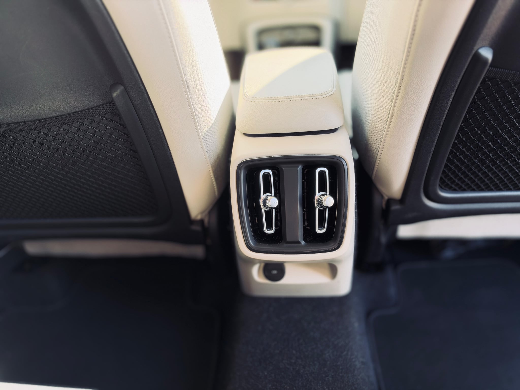 Volvo XC40 AWD  - 11