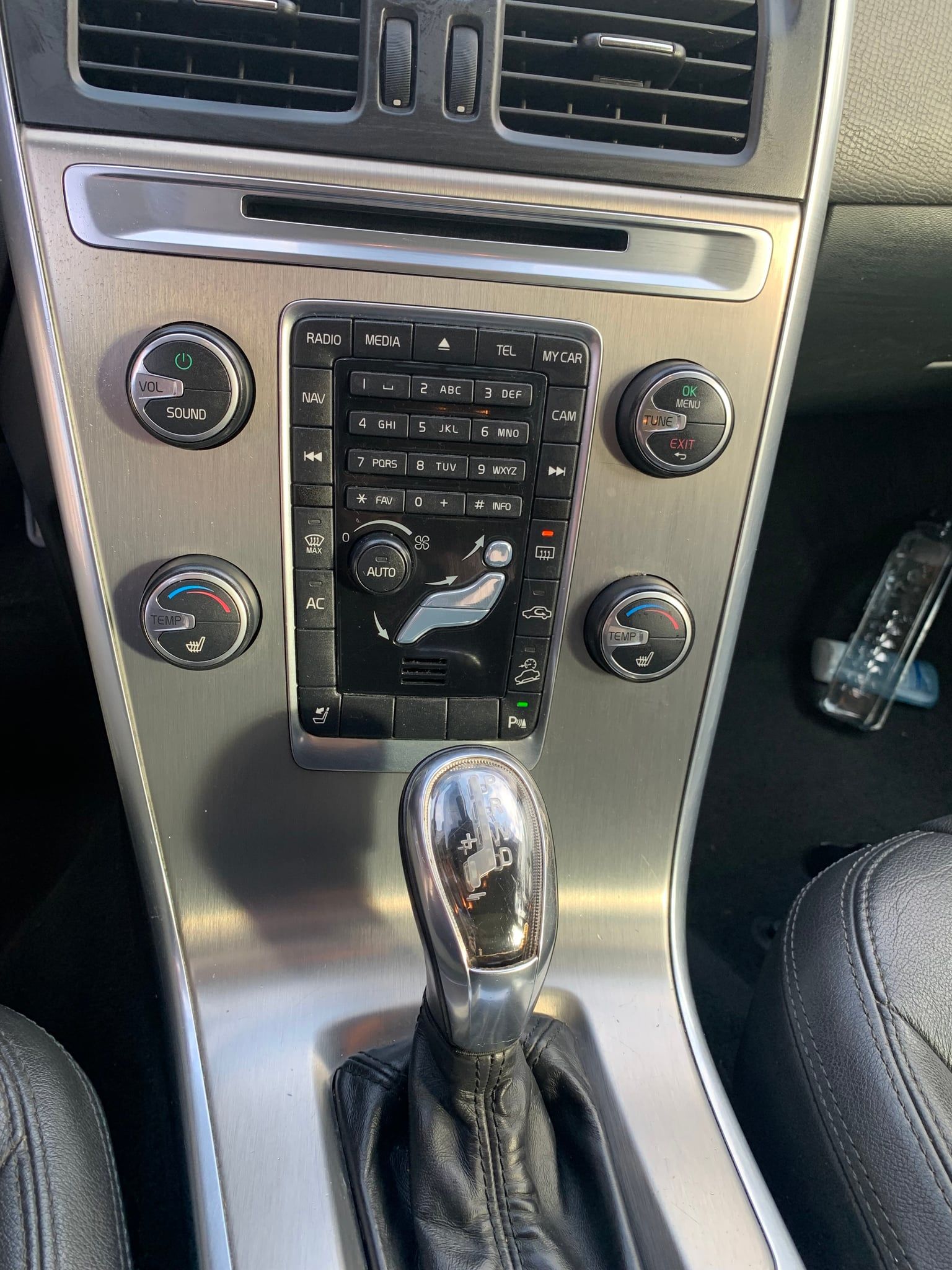 Volvo XC 60negru piele,automată, 4x4,motor 2400, 2012,142000 km, carte service la zi - 2