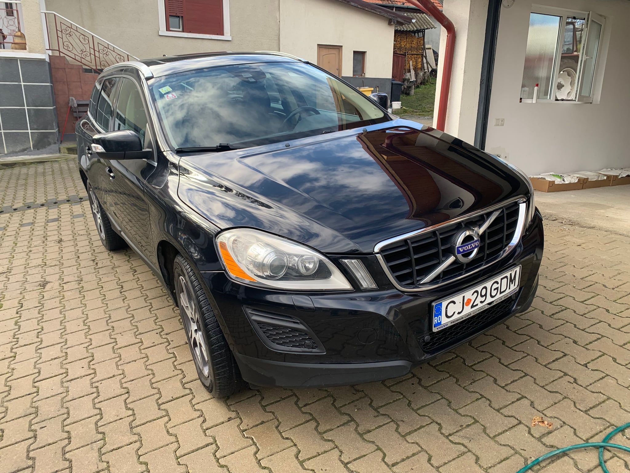 Volvo XC 60negru piele,automată, 4x4,motor 2400, 2012,142000 km, carte service la zi