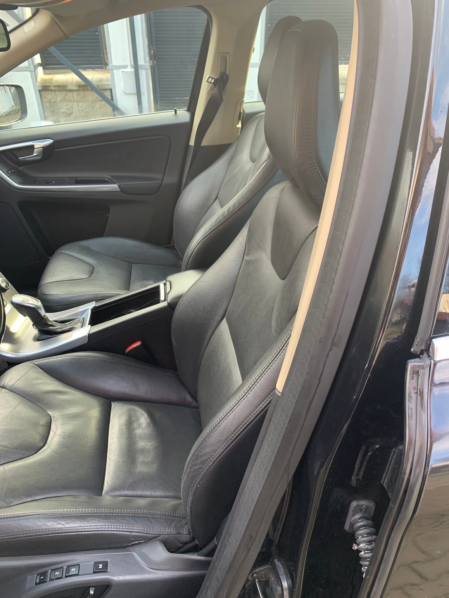 Volvo XC 60negru piele,automată, 4x4,motor 2400, 2012,142000 km, carte service la zi - 3