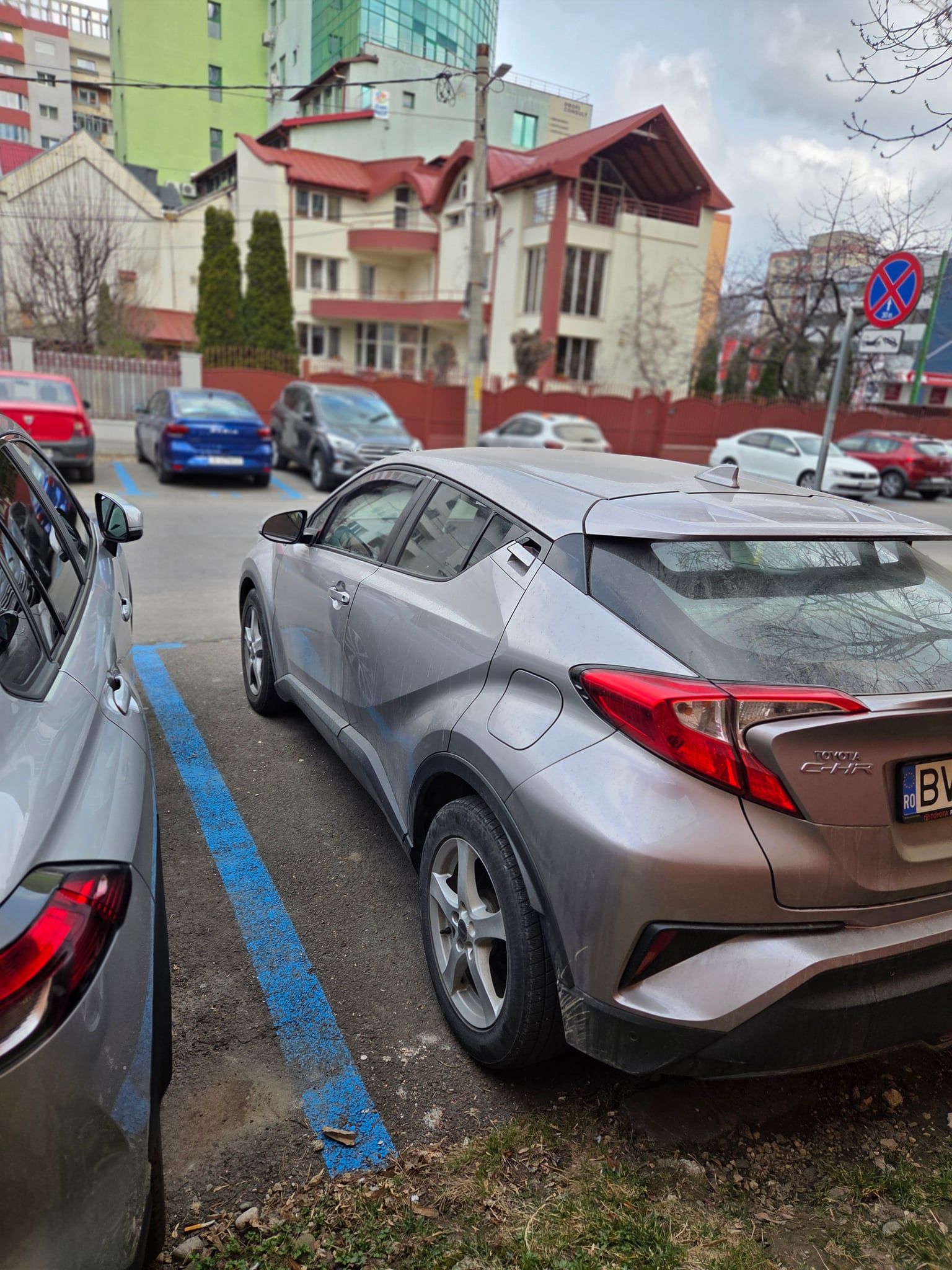 Toyota C-hr hibrid 1,8 - 4