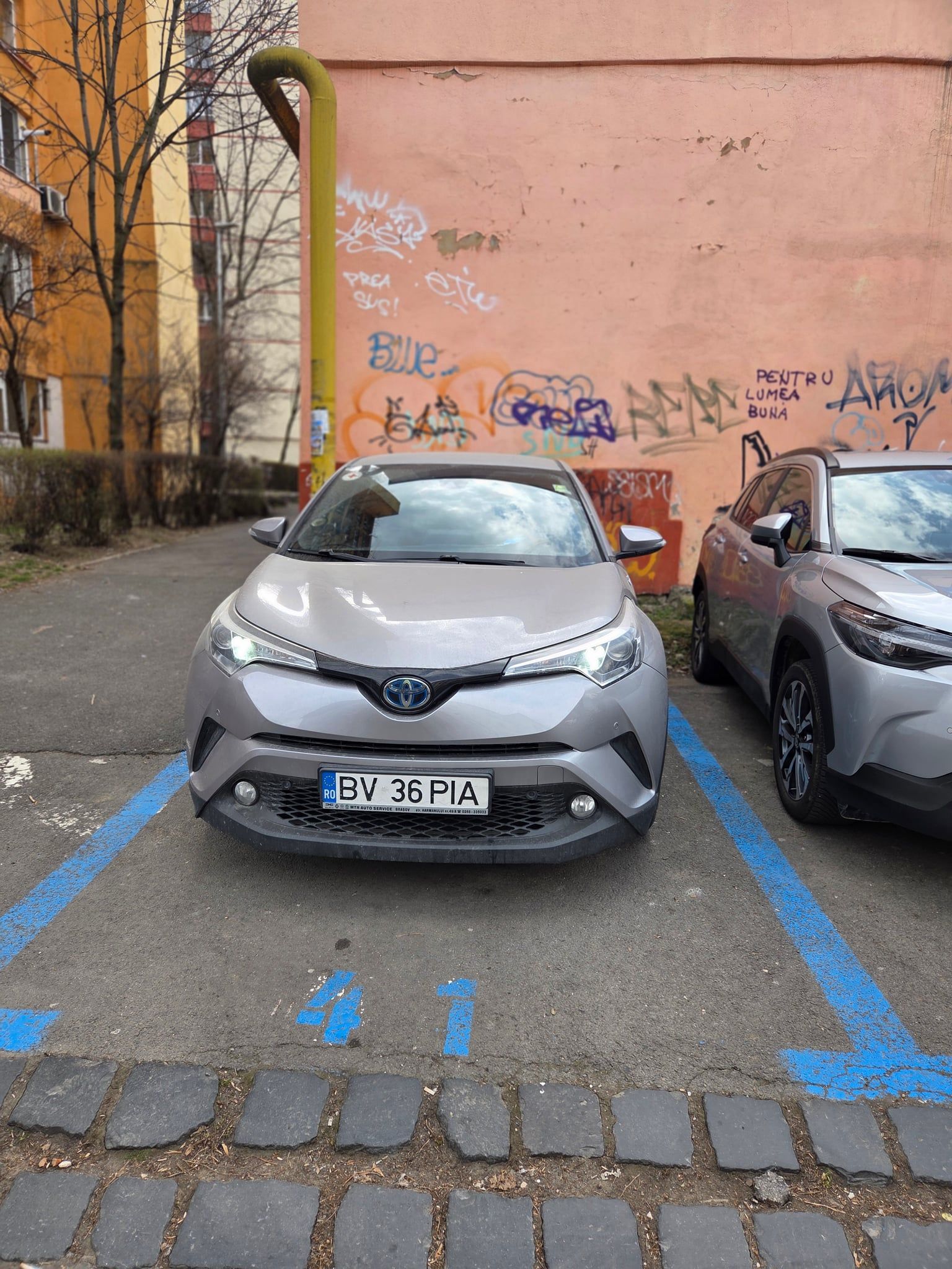 Toyota C-hr hibrid 1,8 - 2